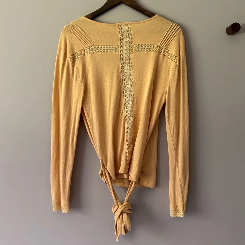 FREE PEOPLE WRAP WITH LACE DETAIL SIZE MEDIUM - Picture 5 of 6